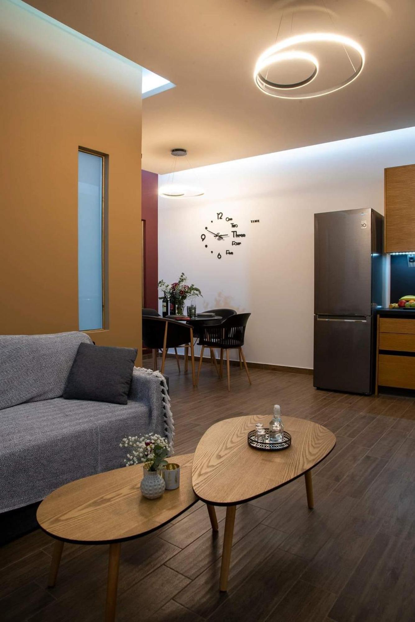 Apartment Polytelia